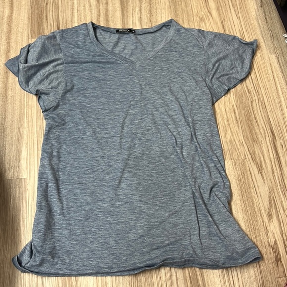 Women’s size medium blue ruffle sleeved T-shirt! - Picture 1 of 3